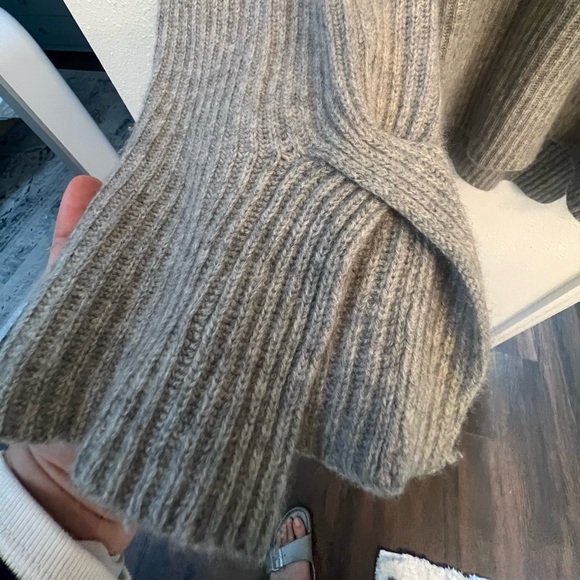 J.Crew collection side split gray cashmere crew neck sweater. Size L - Picture 6 of 11